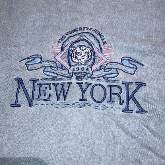 Brandy Melville Baby Tee - Picture 2 of 5